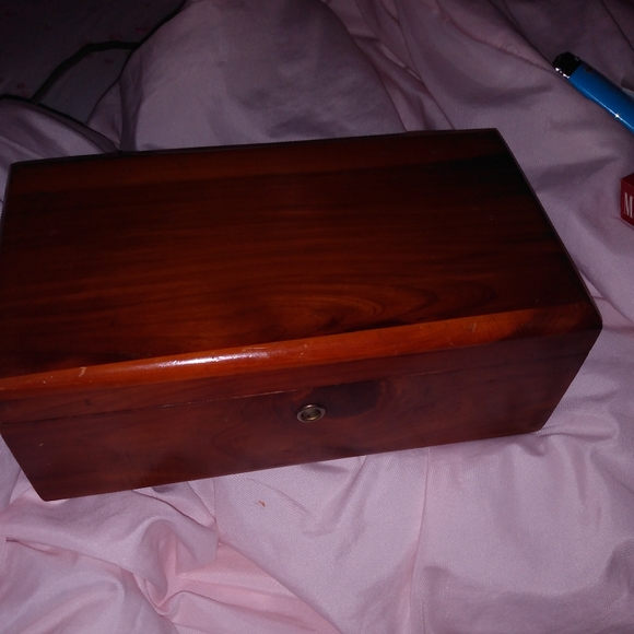 Lane ceder chest salesman sample - Picture 1 of 4